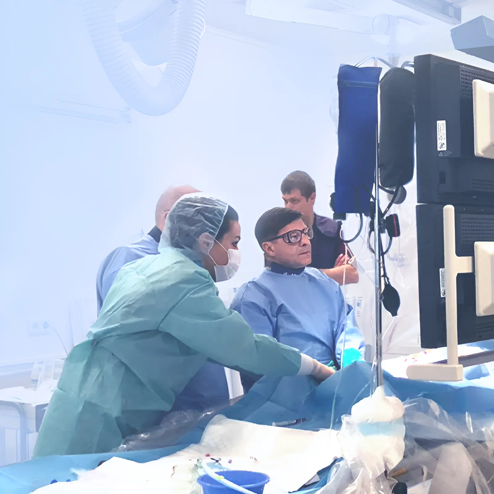 Інтервенційне лікування критичної ішемії нижніх кінцівок. Комплексні втручання при ураженнях судин гомілки (2 live-cases)